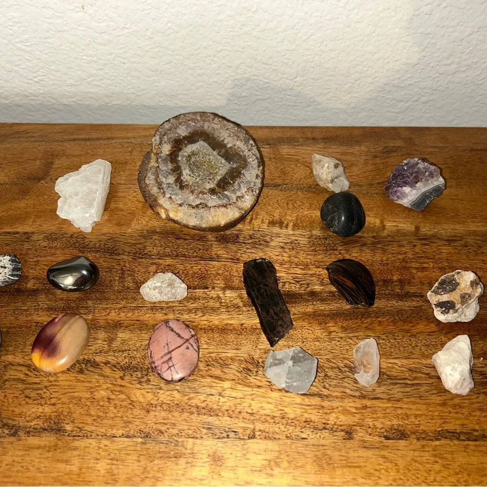 Assorted Gemstone Collection - Picture 1 of 1